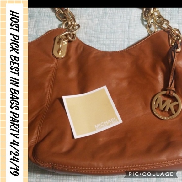 Michael Kors Handbags - HP👜Authentic Michael Kors leather like new purse